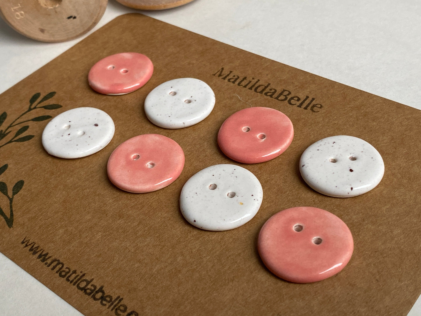Buttons set of 8, 22mm rounds mixed pink and white