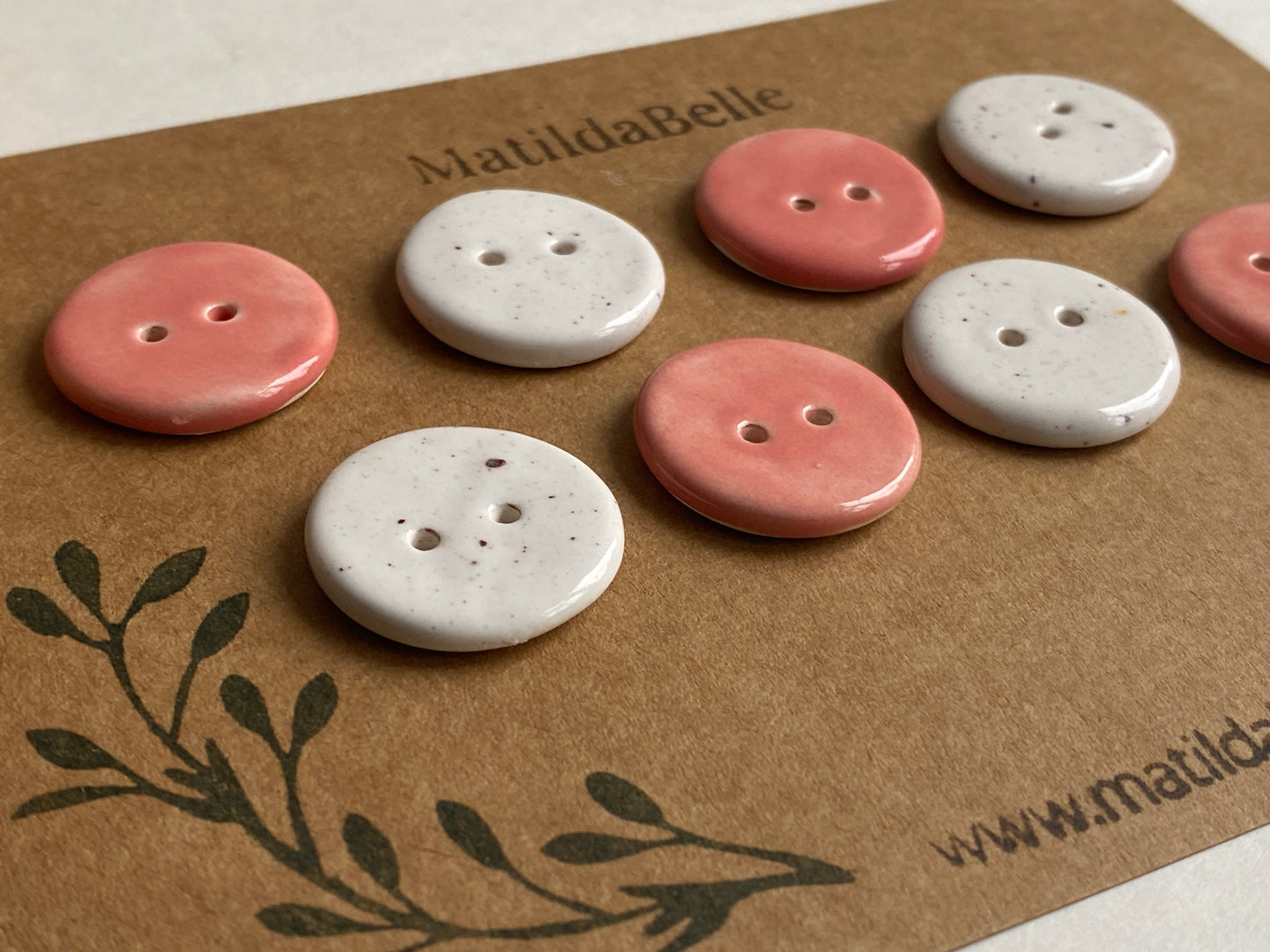 Buttons set of 8, 22mm rounds mixed pink and white