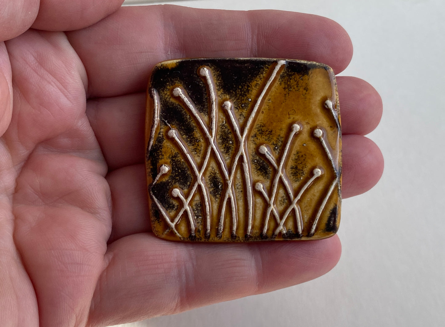 Botanical Brooch Square Honey Glaze