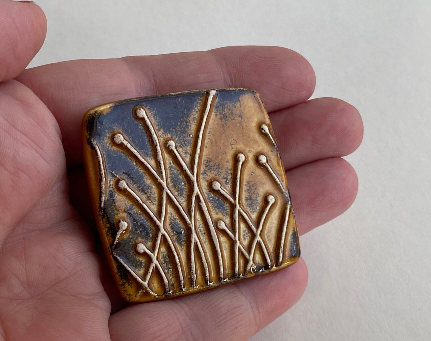 Botanical Brooch Square Honey Glaze