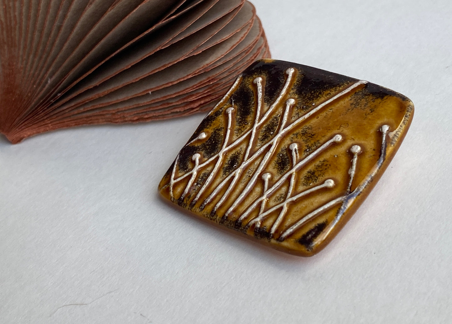 Botanical Brooch Square Honey Glaze