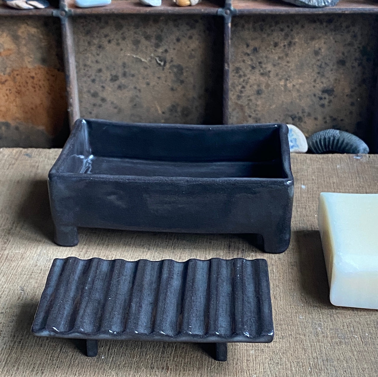 Luxury Two-Piece Pottery Soap Dish with Drainage