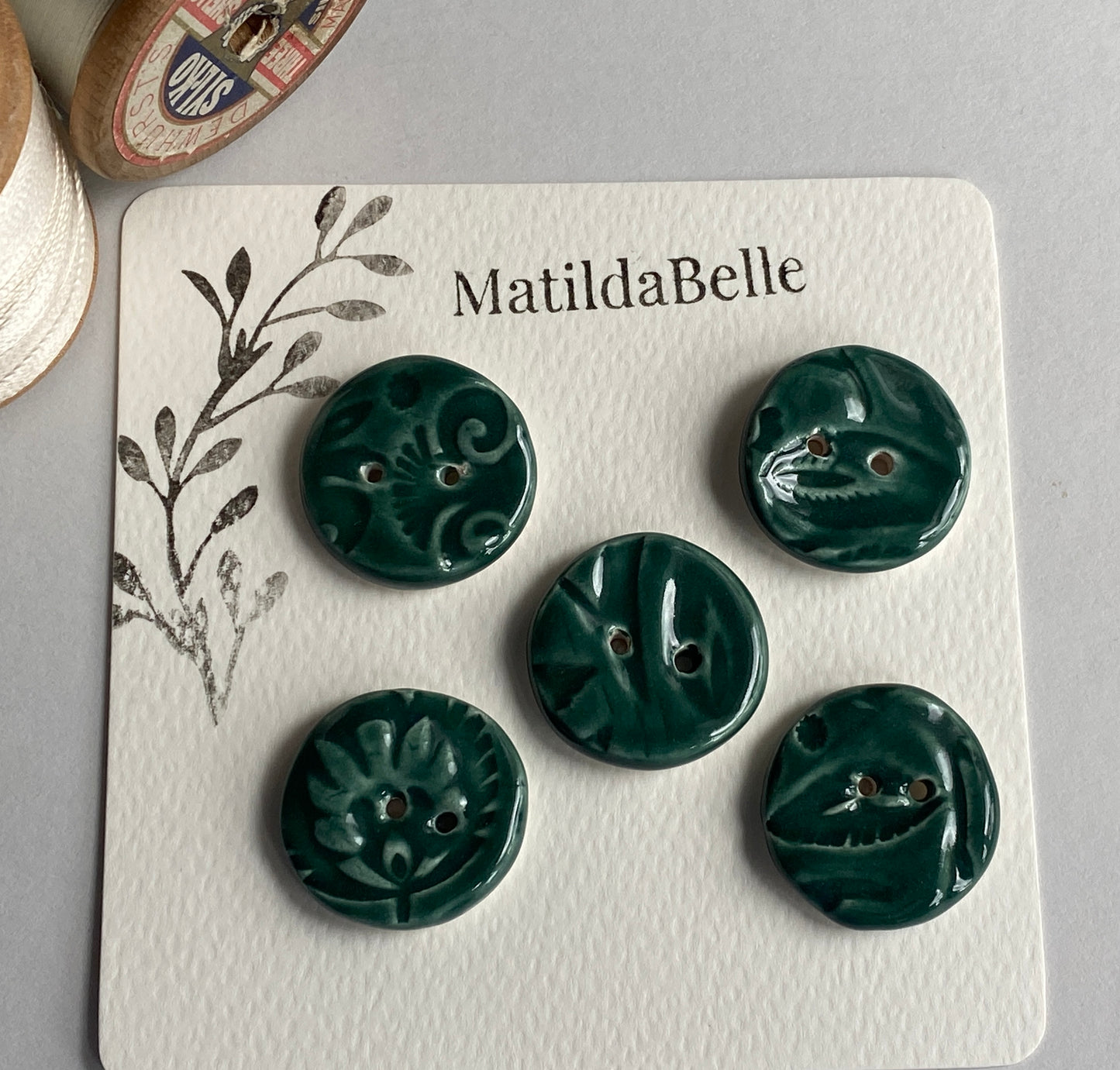 26mm Set of 5 chunky botanical buttons Leaf Green 26mm