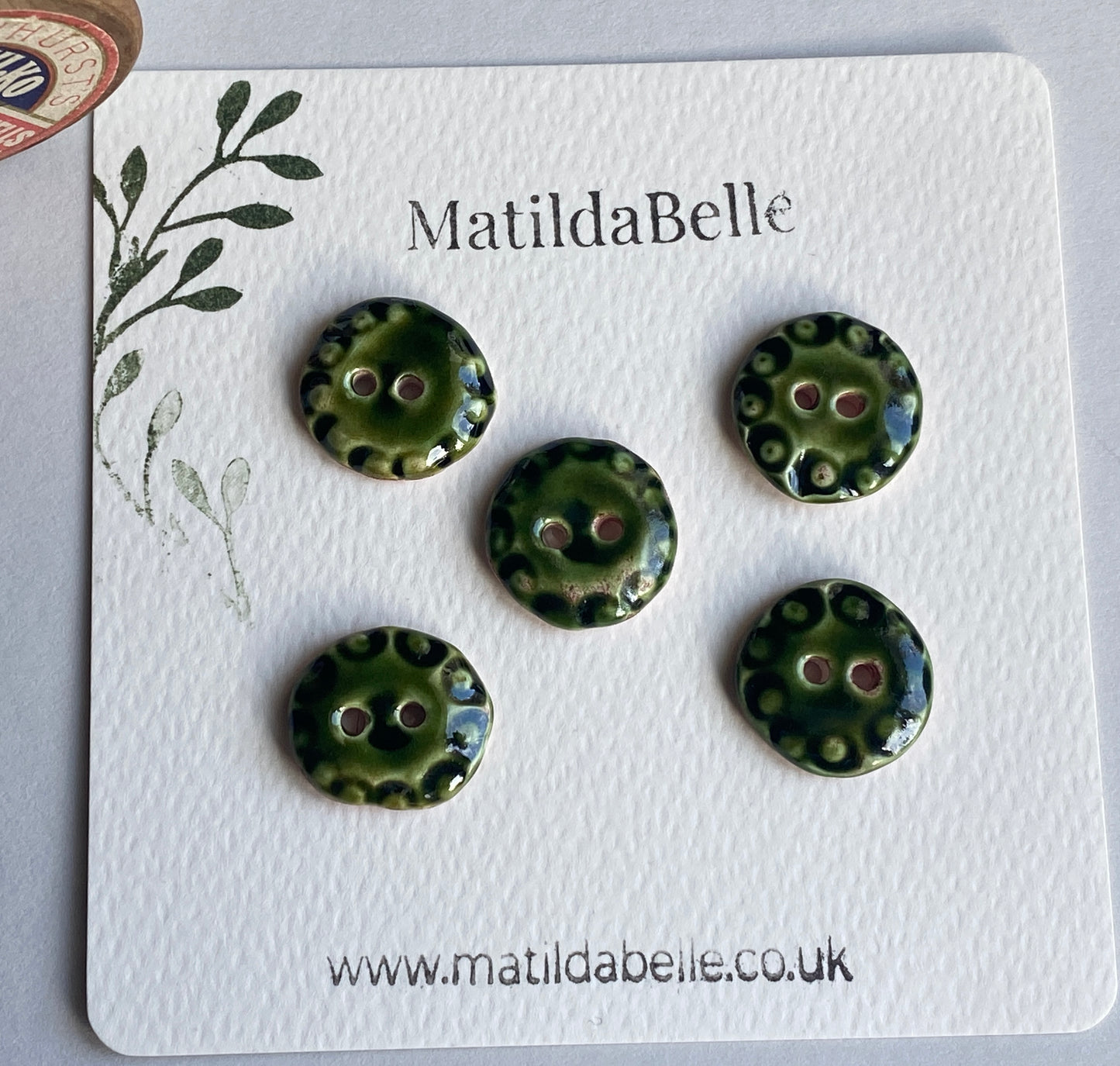 Vintage inspired 20mm Round Buttons set of five, Olive Green