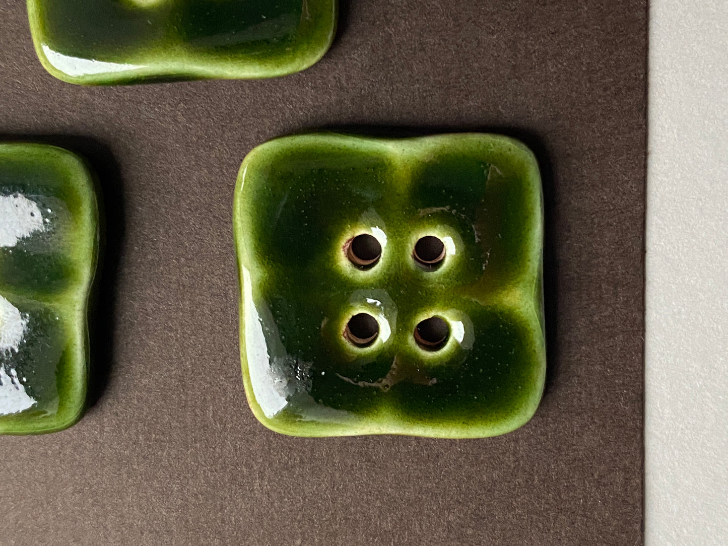 23mm 2Set of 4 Rustic Square Olive Green Glazed Buttons - 23mm