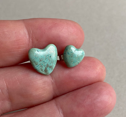 Handmade Mismatched Stud Earrings - Green and gold hearts - Kapow Range *P&P incl